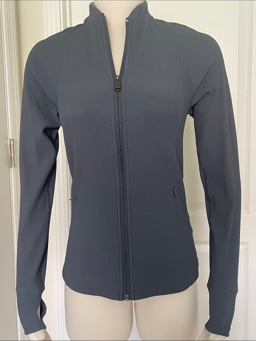 NWOT Athleta Salutation Ribbed Full-Zip Jacket in Charcoal Size Small - Picture 4 of 8